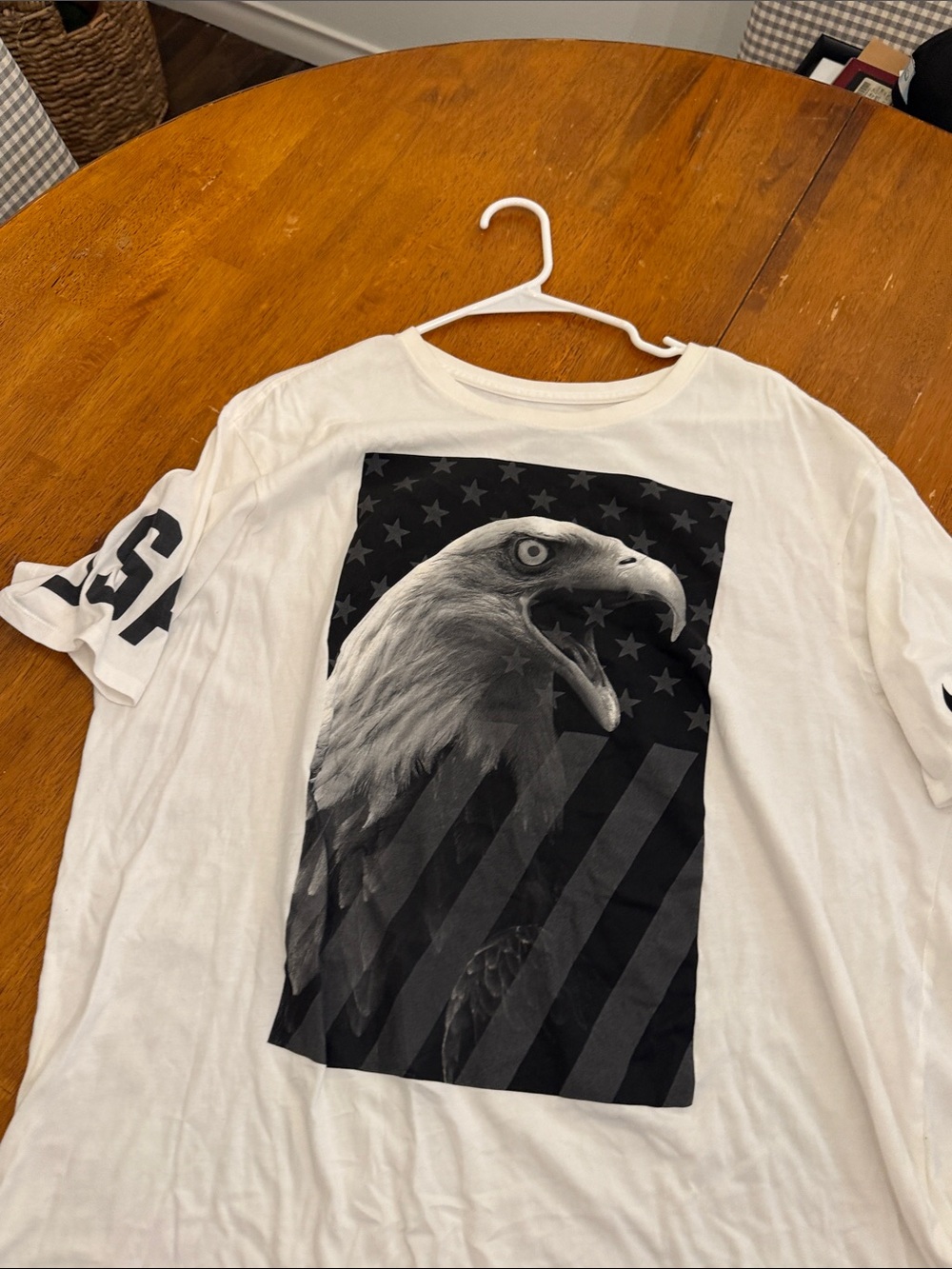 Nike White Short Sleeve Tee with Black Eagle Graphic xxl